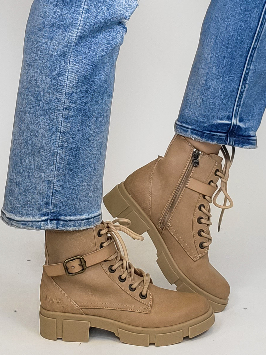 MARSH LACE UP BOOTS