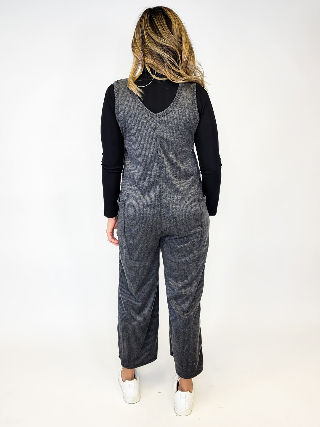 RIBBED FLOWY SLEEVELESS JUMPSUIT - CHARCOAL