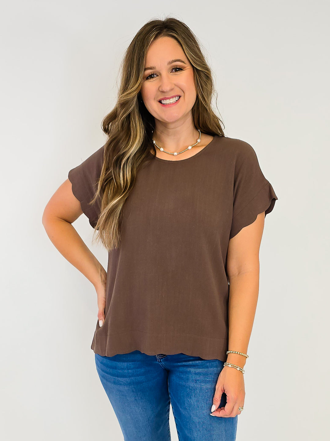 SCALLOP HEM LINEN BLEND TOP - ESPRESSO