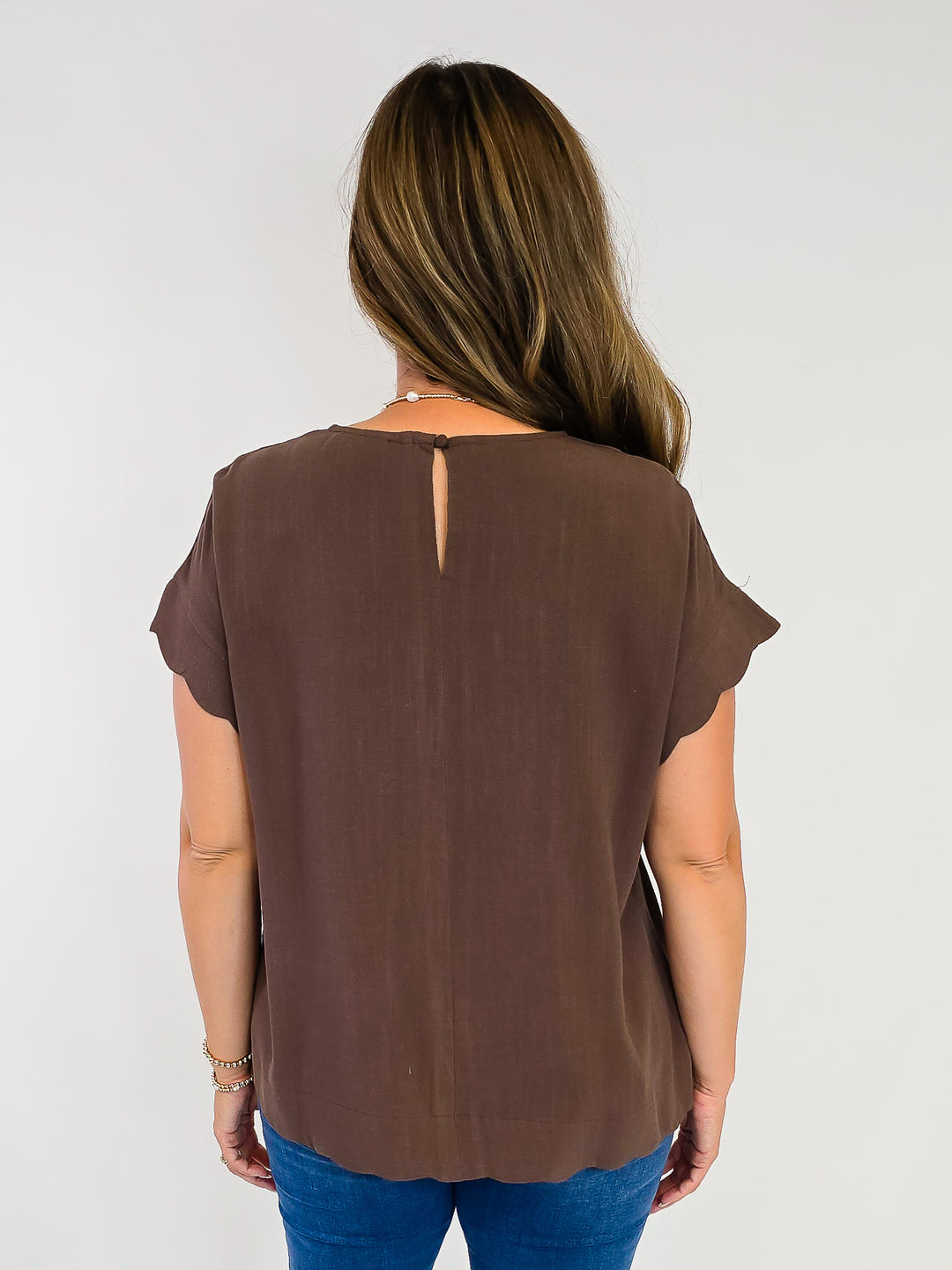 SCALLOP HEM LINEN BLEND TOP - ESPRESSO
