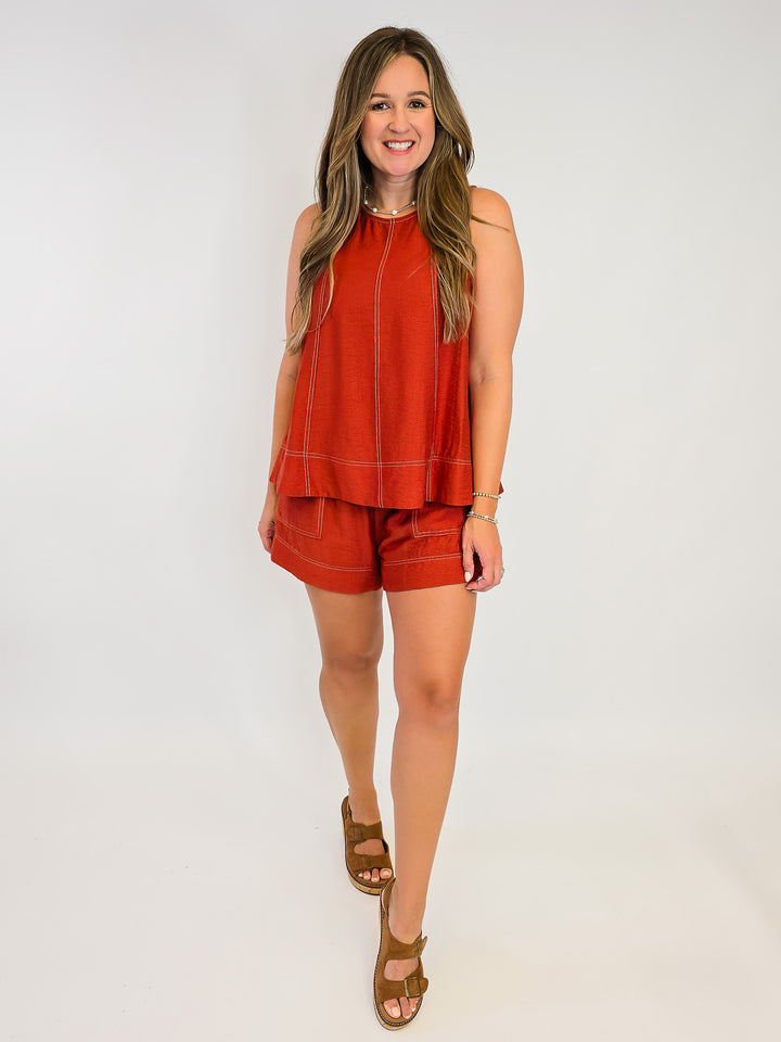 SLEEVELESS EXPOSED STITCHING SOLID TOP - TERRA COTTA
