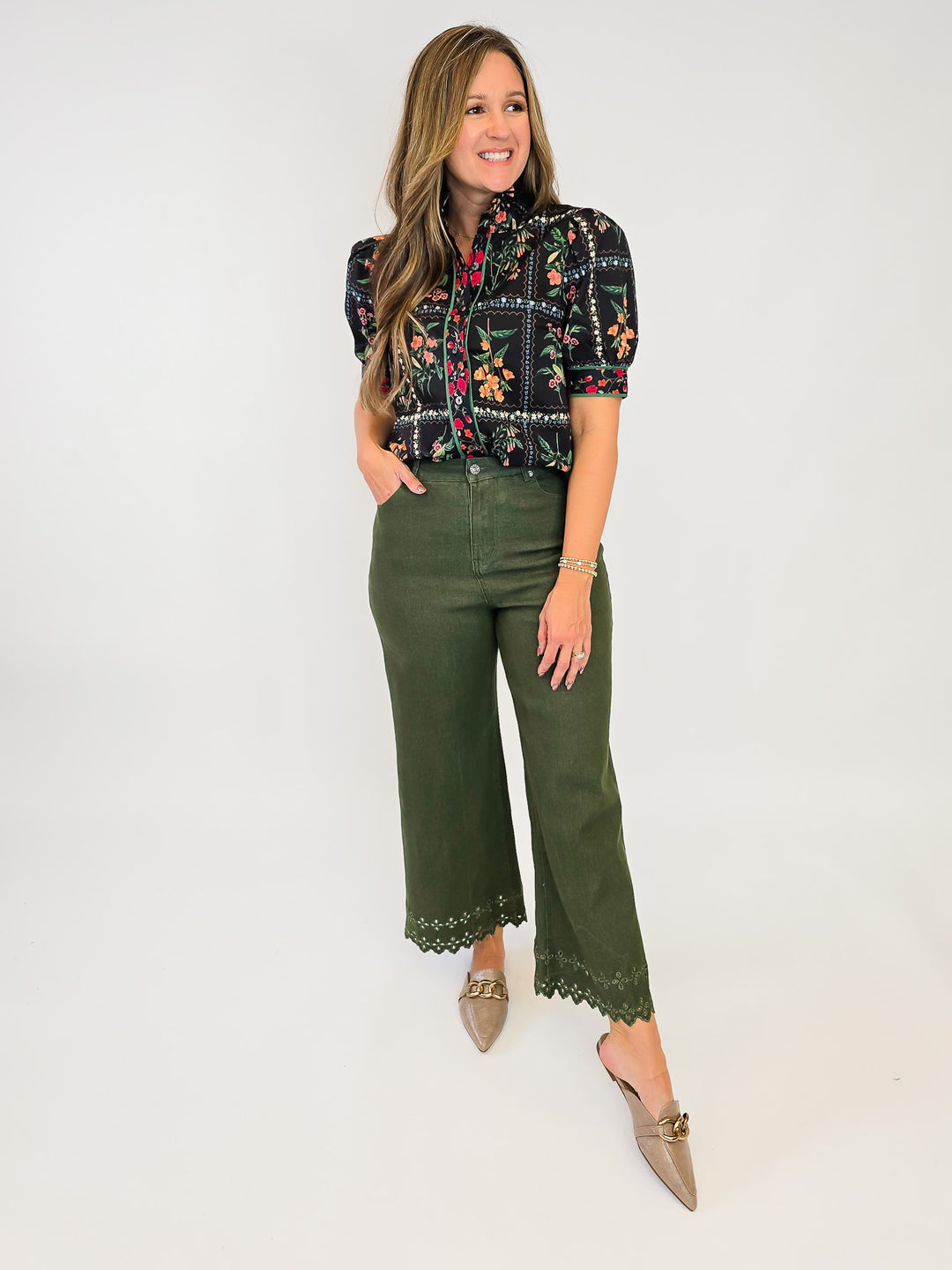 EMBROIDERED HEM ANKLE JEANS - OLIVE