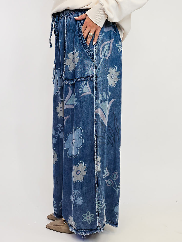 WIDE LEG FLOWER PRINT WASHED CHAMBRAY PANTS - DENIM