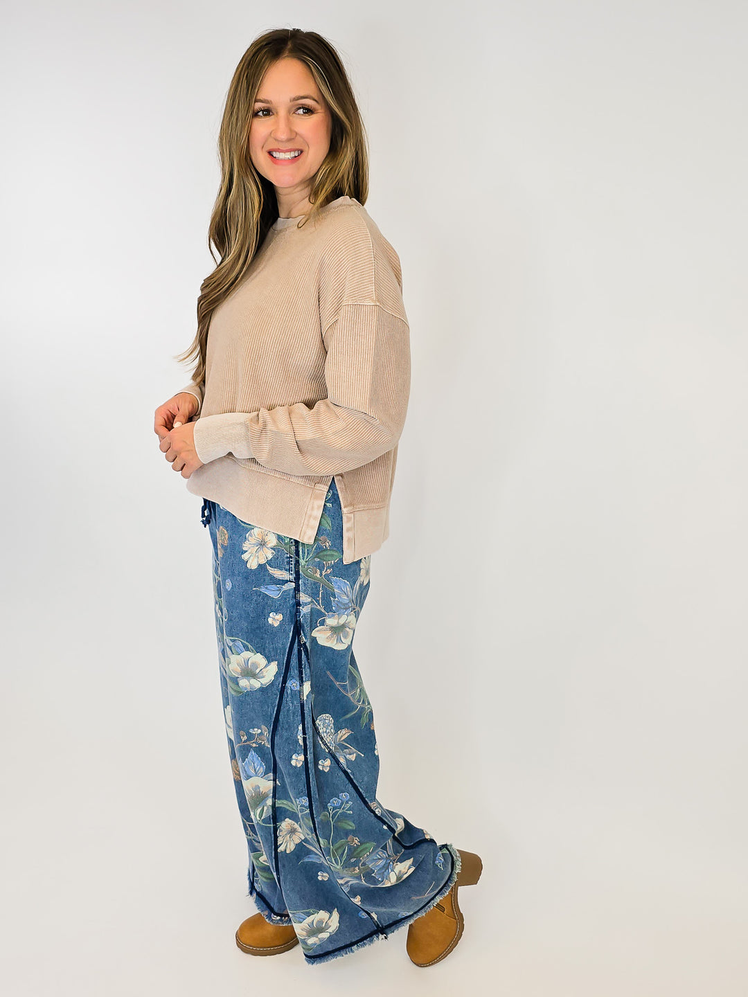 CORDED CROPPED SIDE SLIT CREW NECK PULLOVER - LIGHT MOCHA