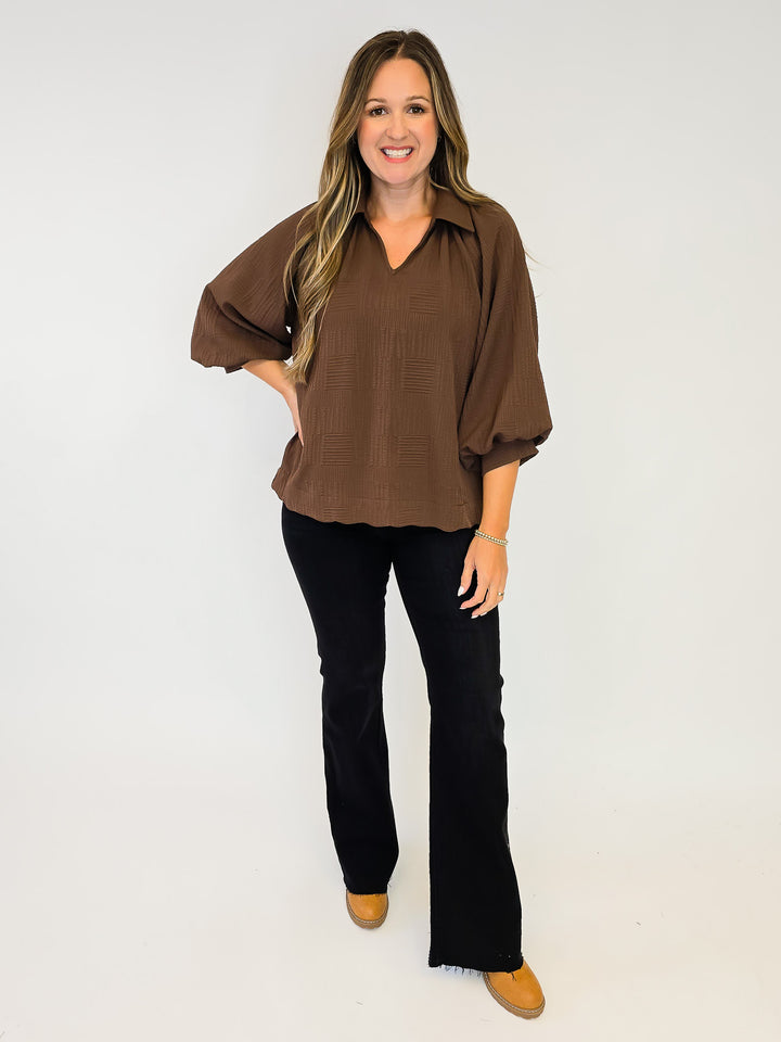 TEXTURED V-NECK COLLARED BLOUSE - BROWN