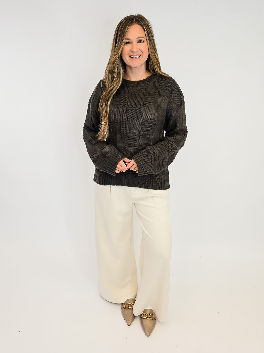 CHECKER TEXTURED ROUND NECK SWEATER - OLIVE