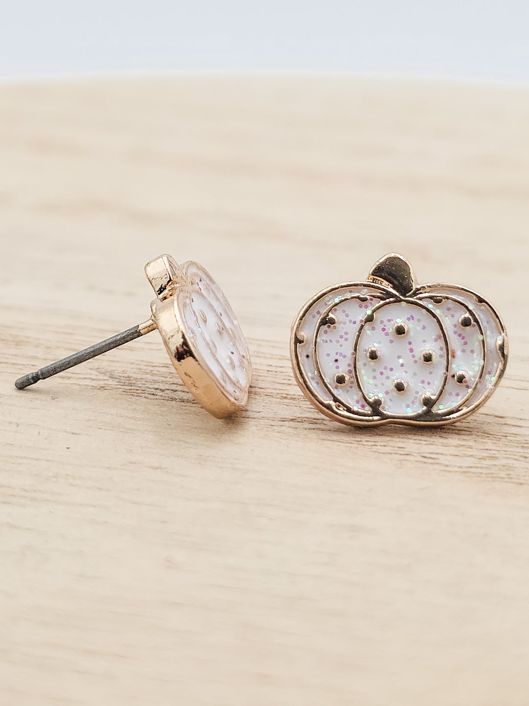 0.25" CUTE PUMPKIN STUD EARRINGS, WHITE