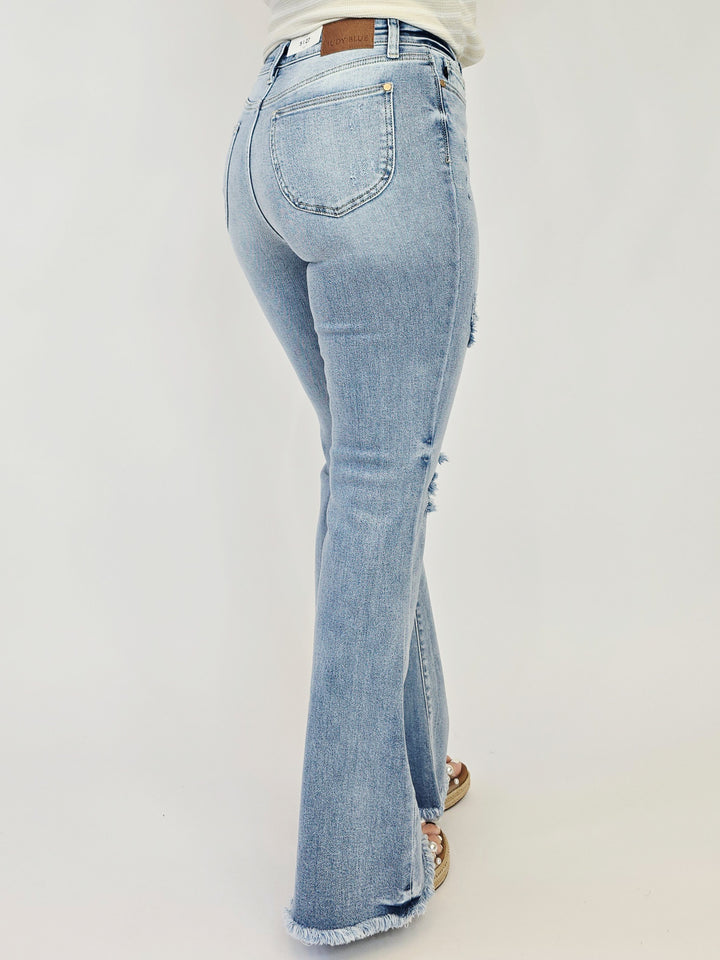 JUDY BLUE HW FLARE W/SHIELD POCKET & LIGHT DISTRESSING - LIGHT WASH - 33" INSEAM