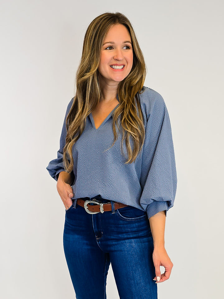 3/4 SLEEVE TEXTURED FABRIC SCALLOPED V-NECK TOP - STEEL BLUE