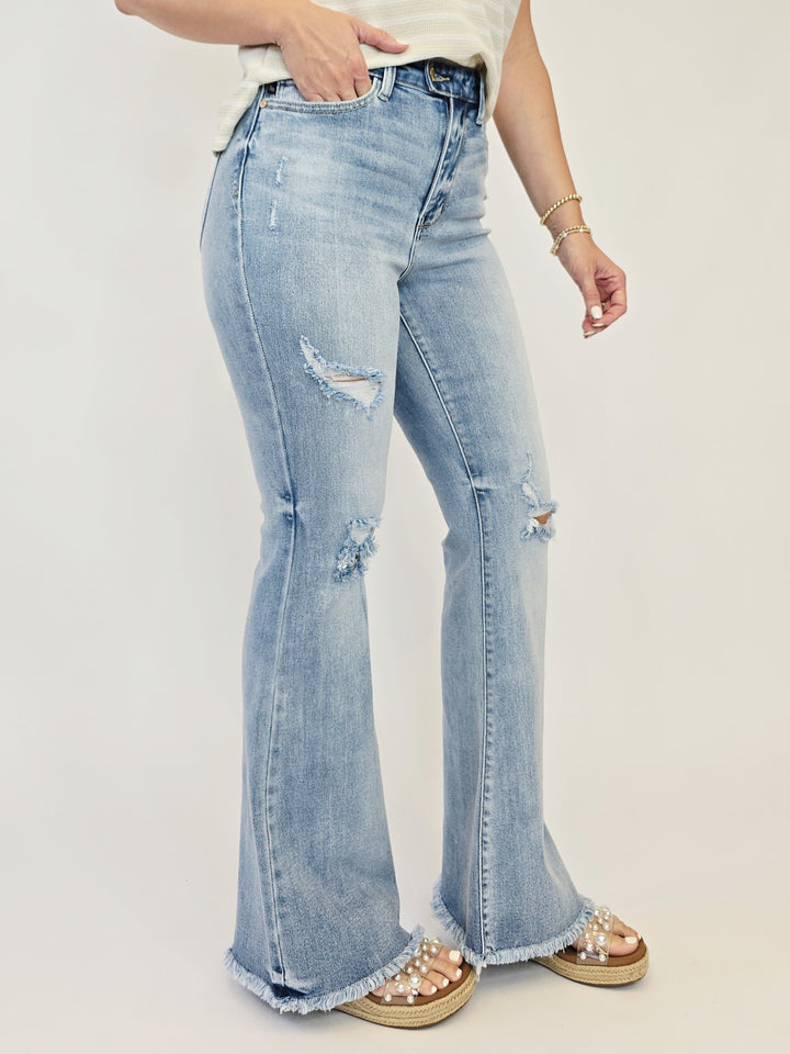 JUDY BLUE HW FLARE W/SHIELD POCKET & LIGHT DISTRESSING - LIGHT WASH - 33" INSEAM