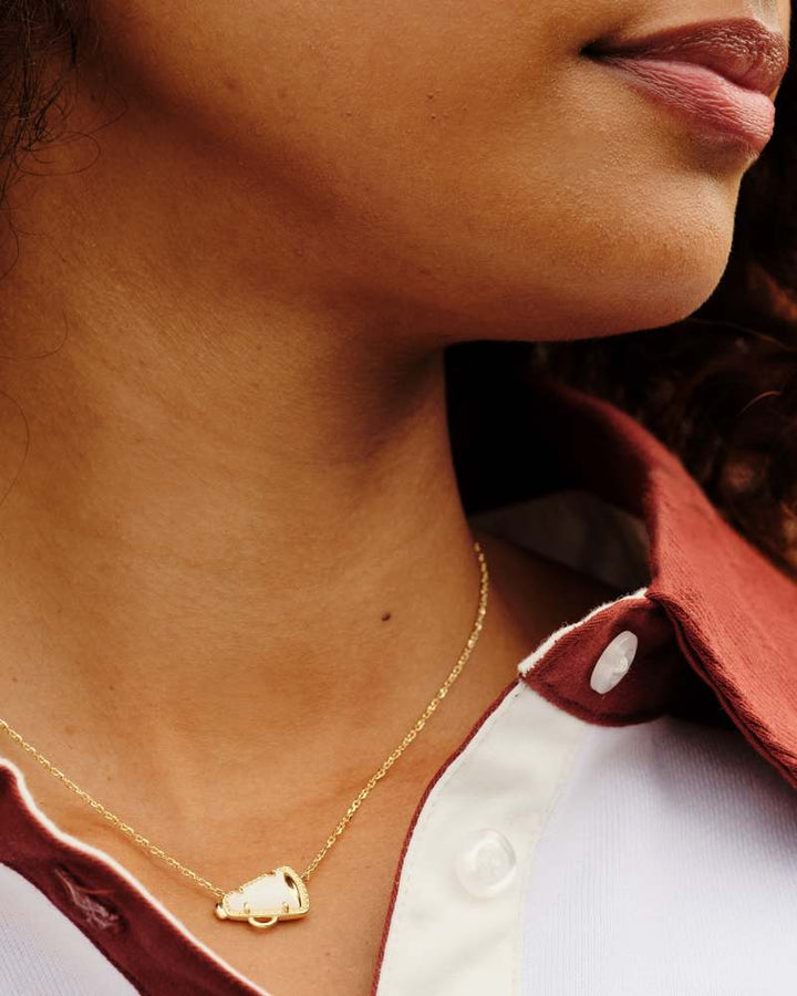 KENDRA SCOTT CHEER SHORT PENDANT NECKLACE - GOLD WHITE MOP