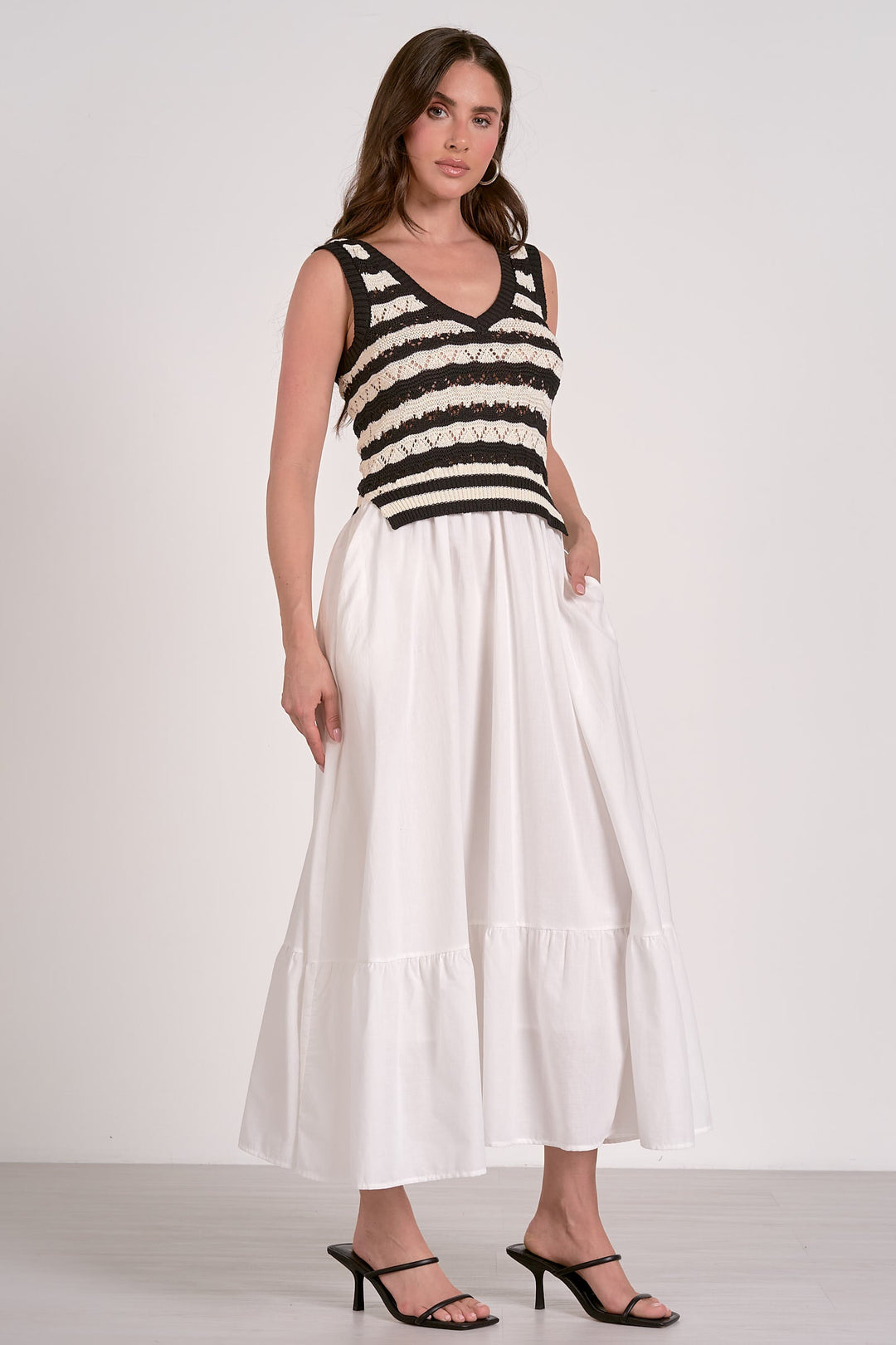 SLEEVELESS V-NECK MIDI DRESS COMBO - WHITE/BLACK