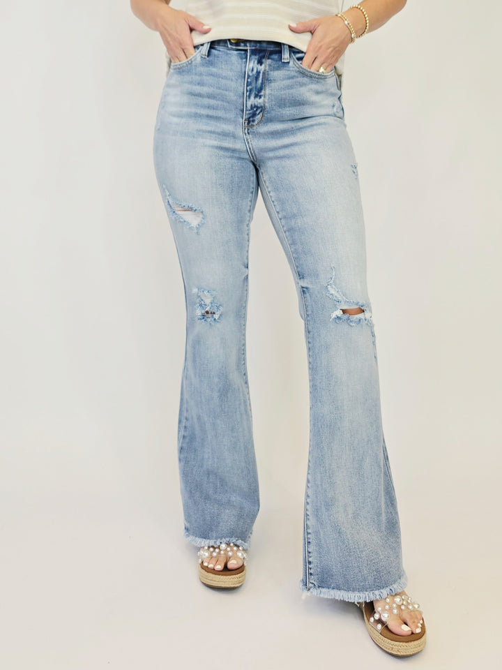 JUDY BLUE HW FLARE W/SHIELD POCKET & LIGHT DISTRESSING - LIGHT WASH - 33" INSEAM