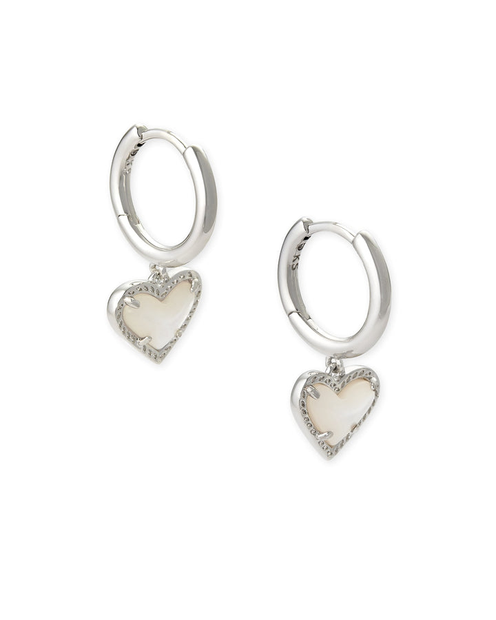 KENDRA SCOTT ARI HEART HUGGIE EARRINGS - RHODIUM IVORY MOP