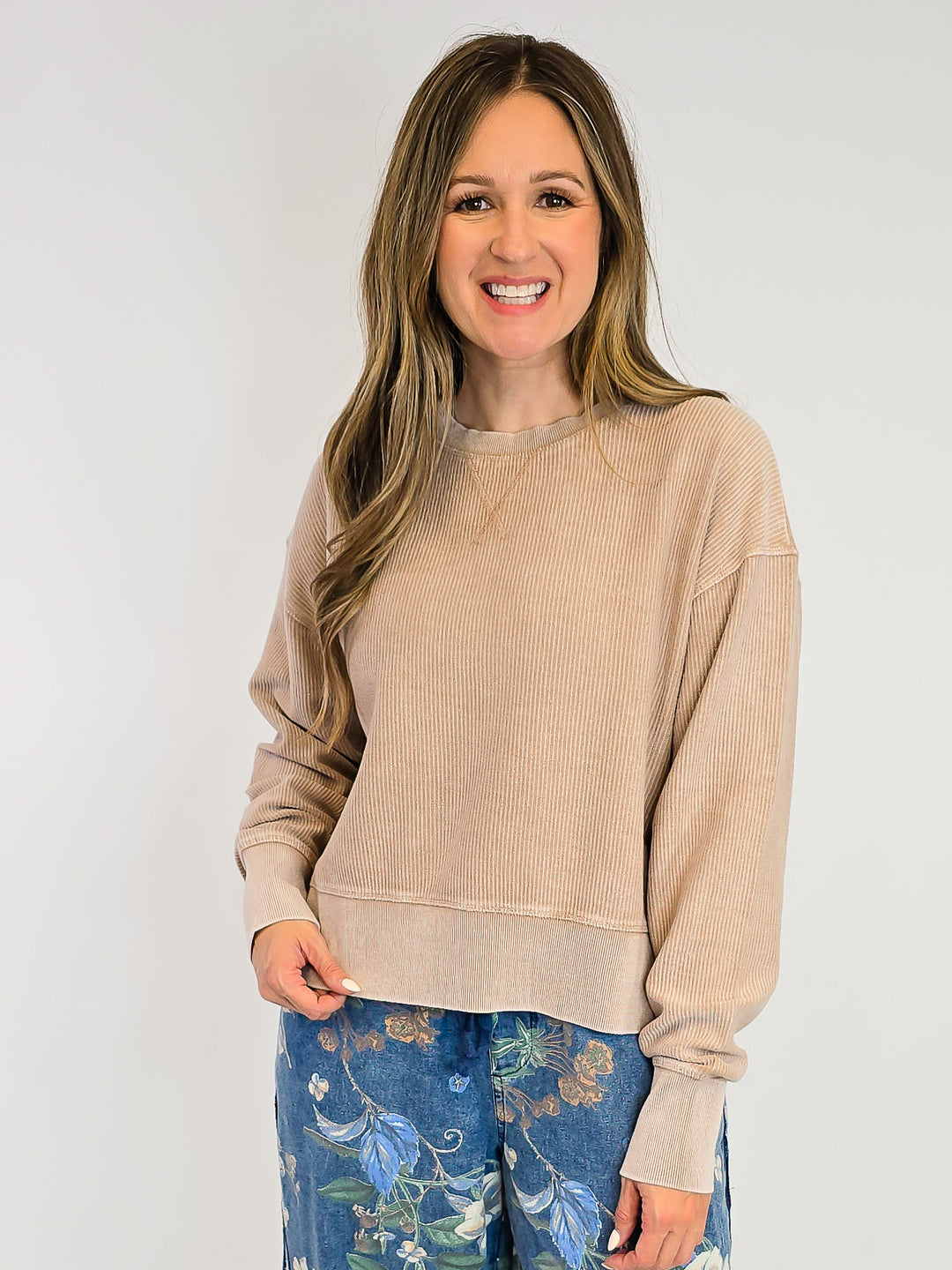 CORDED CROPPED SIDE SLIT CREW NECK PULLOVER - LIGHT MOCHA