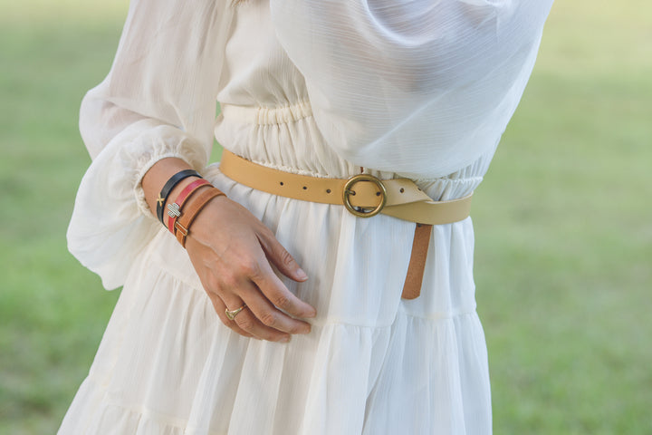 BRASS TONED CIRCLE BUCKLE LEATHER BELT - CAMEL