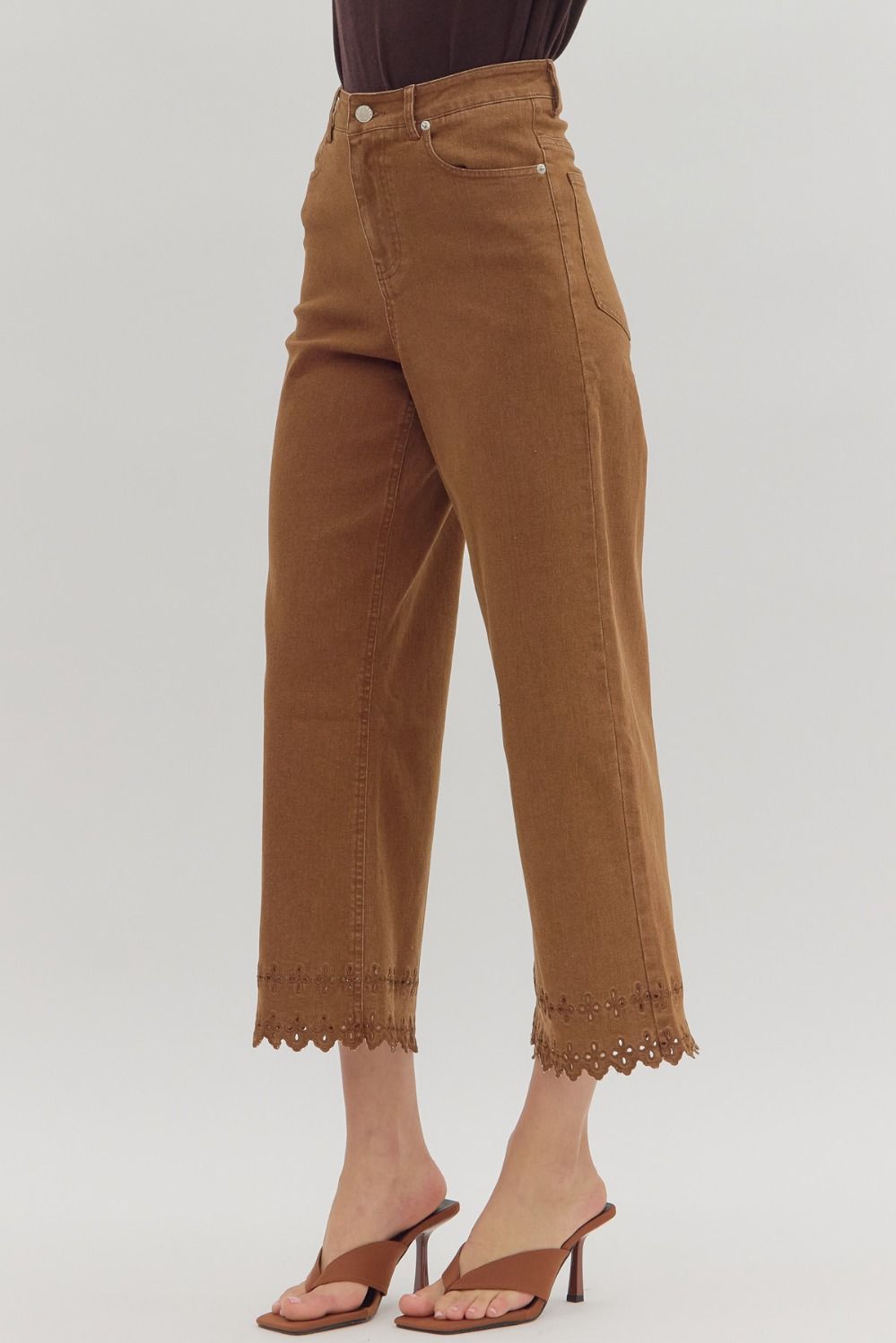 EMBROIDERED HEM ANKLE JEANS - BROWN