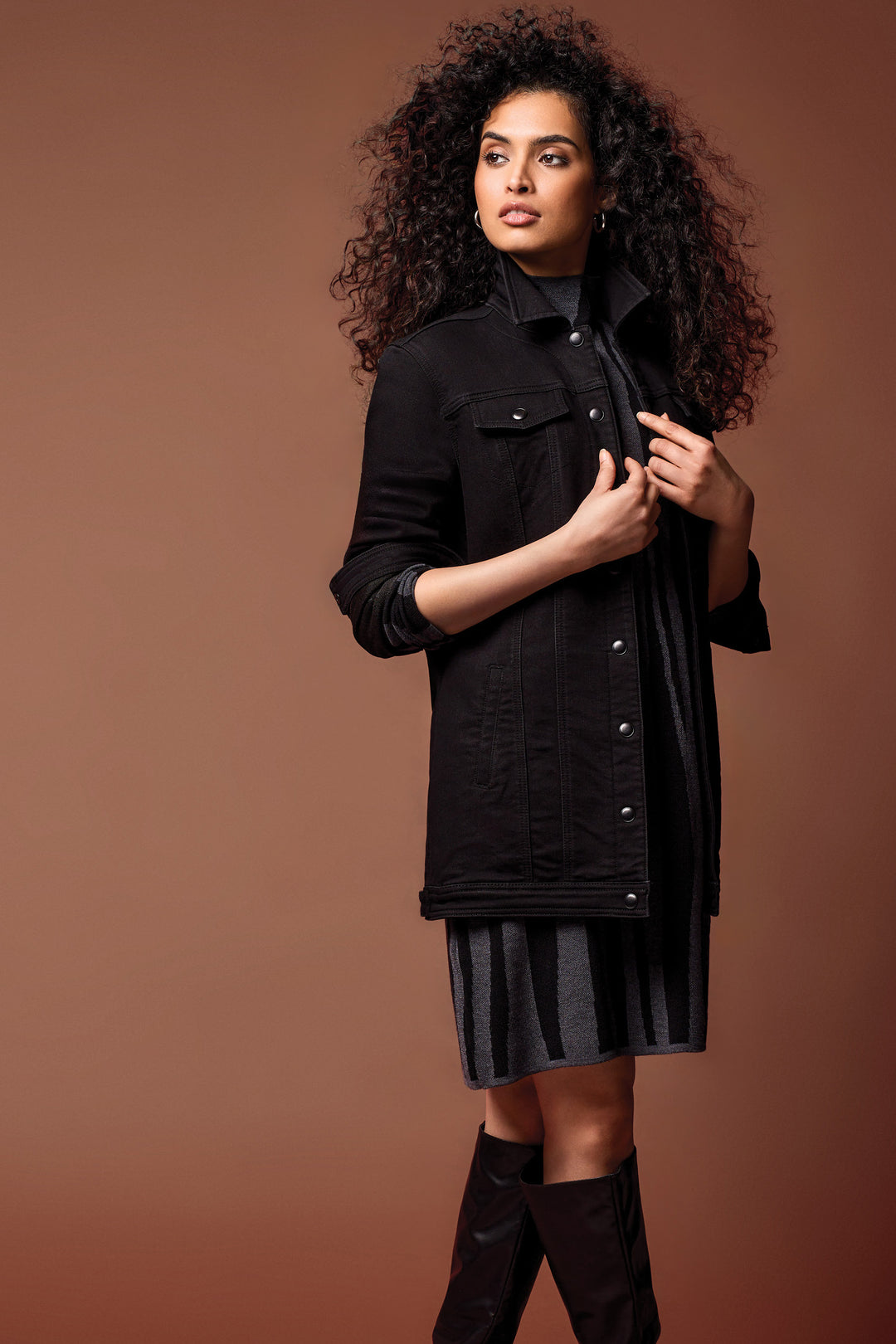 MAXI JACKET W/SNAP CLOSURE - BLACK