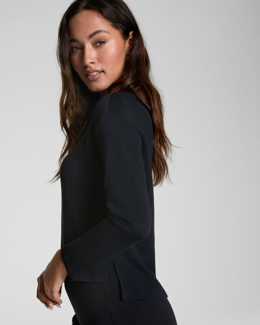 SPANX AIRESSENTIALS LONG SLEEVE SIDE SLIT TOP - VERY BLACK