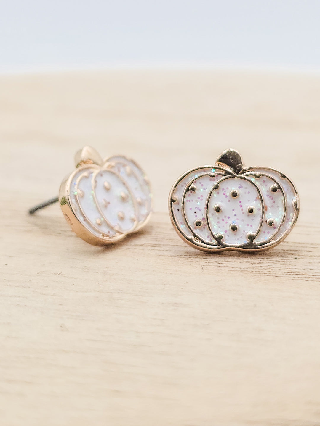 0.25" CUTE PUMPKIN STUD EARRINGS, WHITE