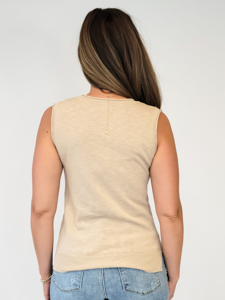 SLEEVELESS CREW NECK SWEATER - BEIGE