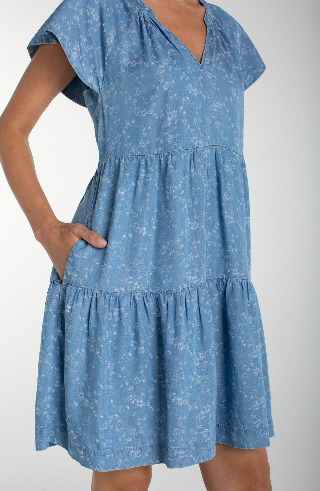 TIERED FLUTTER SLEEVE SHORT DRESS - INDIGO ROSES