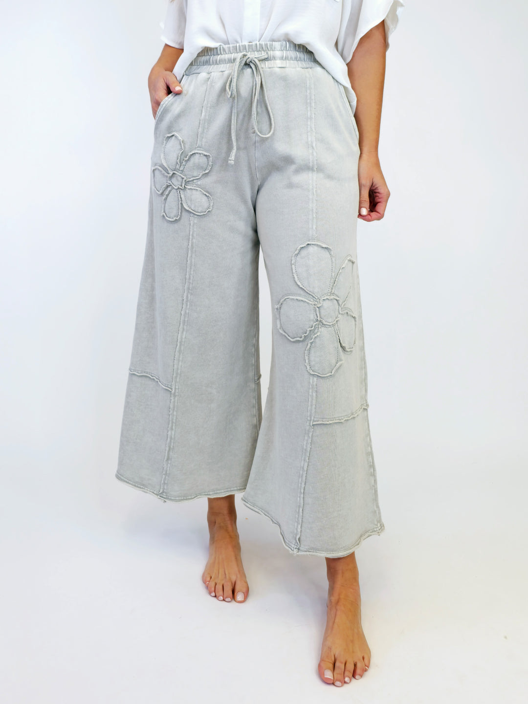 FLOWER PATCH MINERAL WASHED TERRY KNIT PANTS - STONE