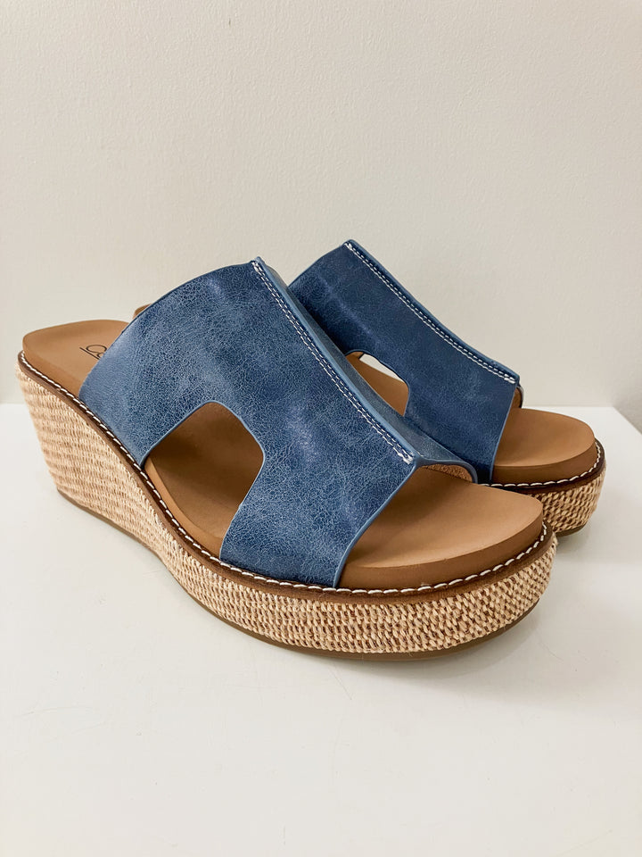 CORKY'S KISS N TELL WEDGE SANDAL - OCEAN