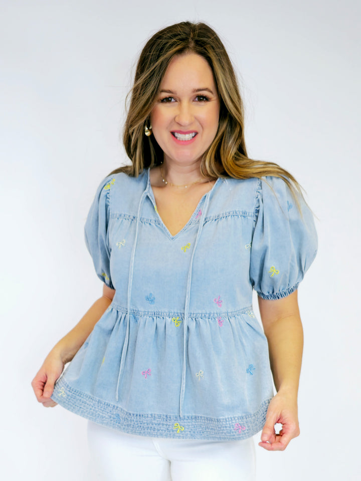 EMBROIDERED BOW CHAMBRAY TOP - LIGHT DENIM