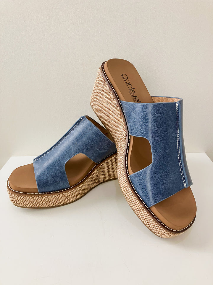 CORKY'S KISS N TELL WEDGE SANDAL - OCEAN
