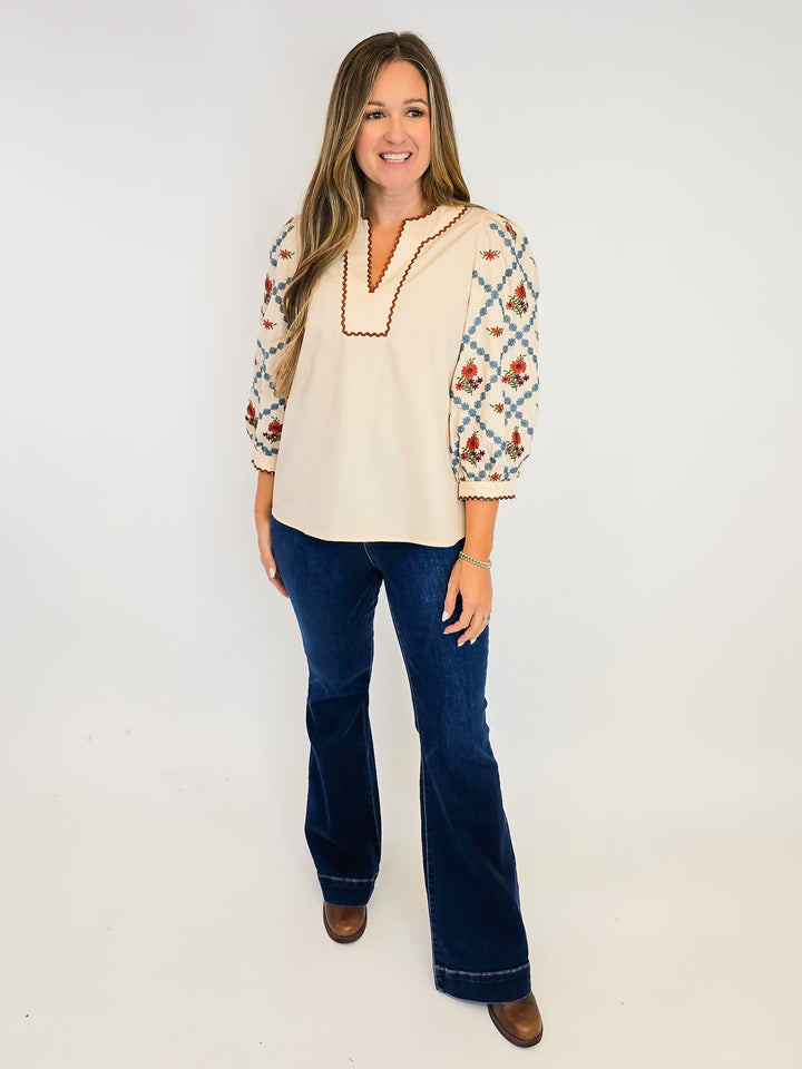 EMBROIDERED 3/4 SLEEVE TOP - ECRU