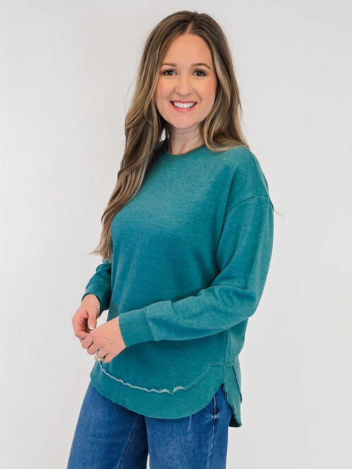 ROYCE LONG SLEEVE ROUNDED HI/LO HEM PULLOVER - EMERALD