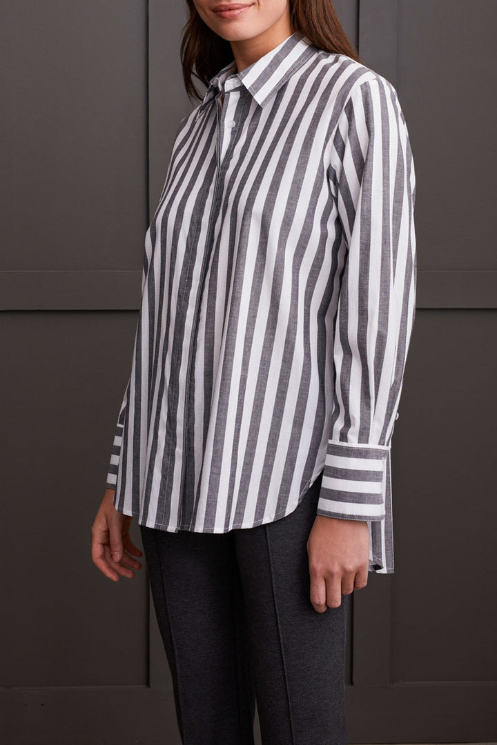 LONG SLEEVE BUTTON FRONT SHIRT W/BACK PLEATS - BLACK