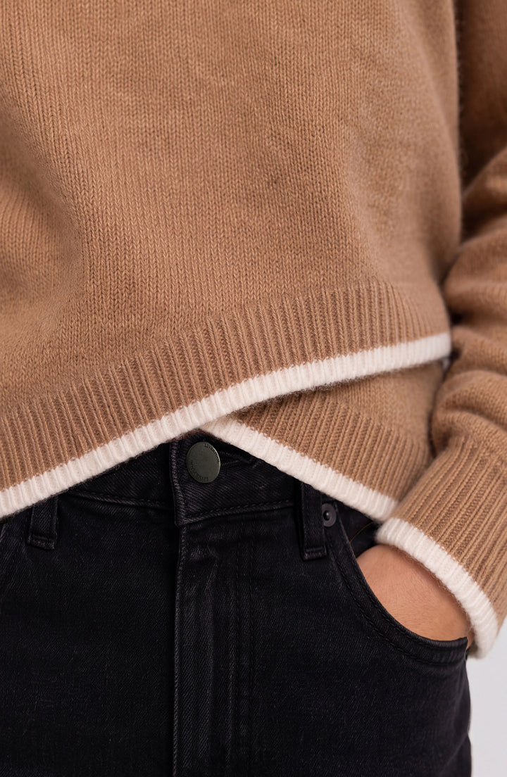 PETITE L/S CREW NECK SWEATER W/TULIP HEM - CAMEL W/CREAM