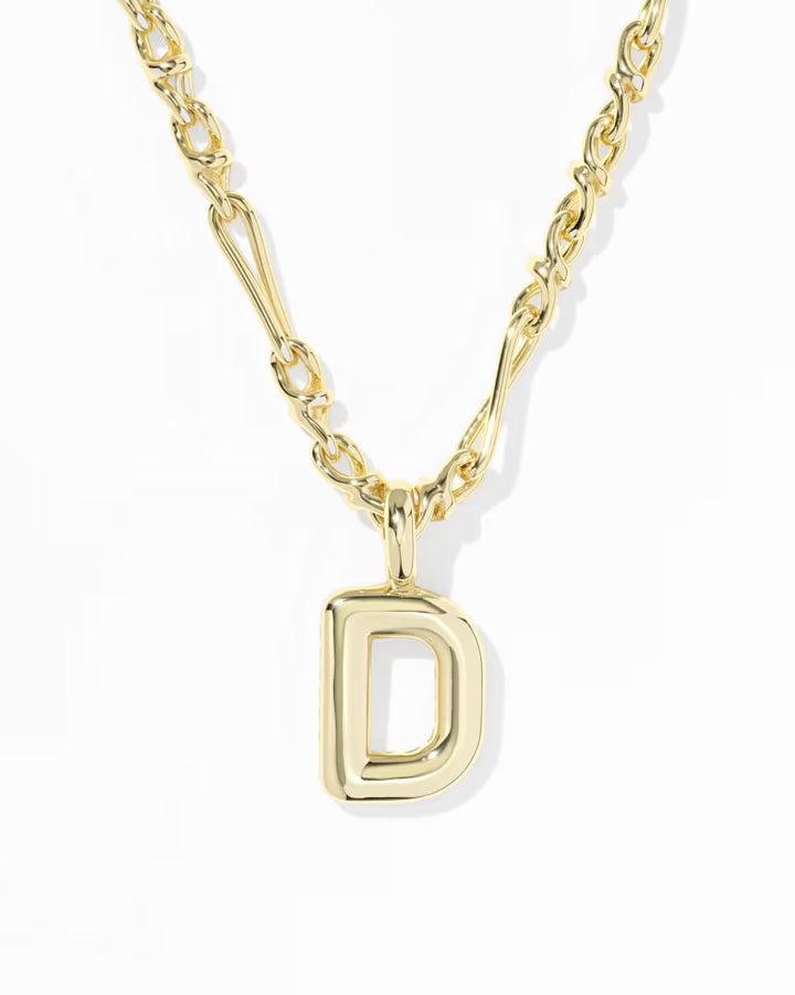 KENDRA SCOTT BUBBLE LETTER D SHORT PENDANT NECKLACE - GOLD