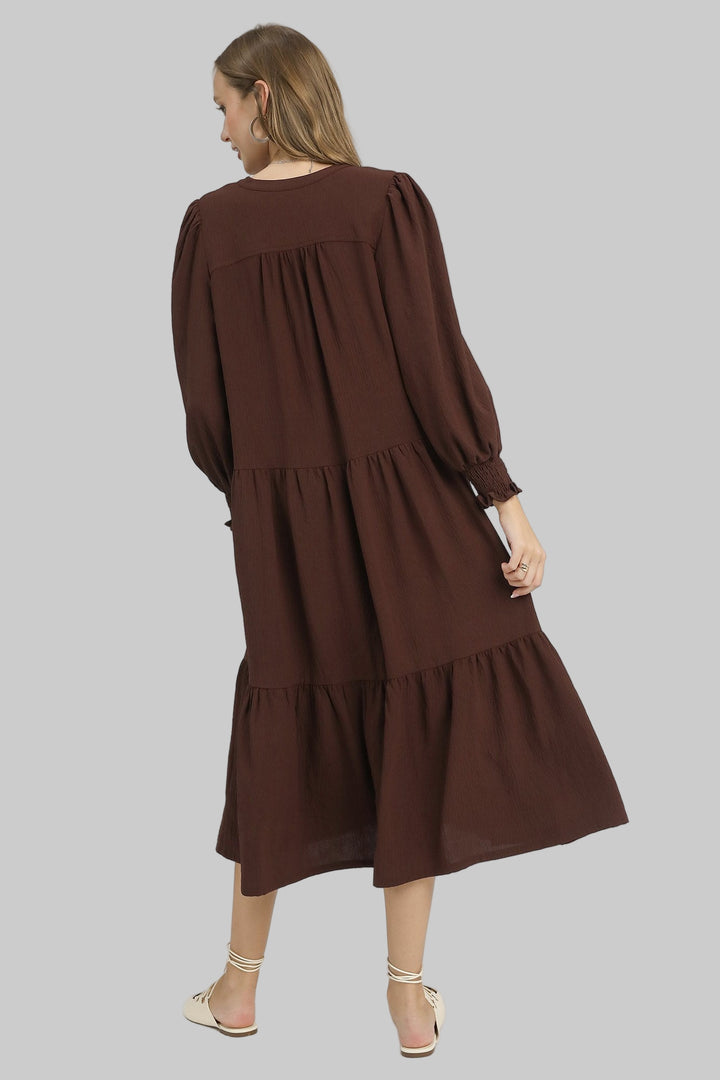 TIERED MIDI DRESS W/SMOCKED CUFFS - BROWN