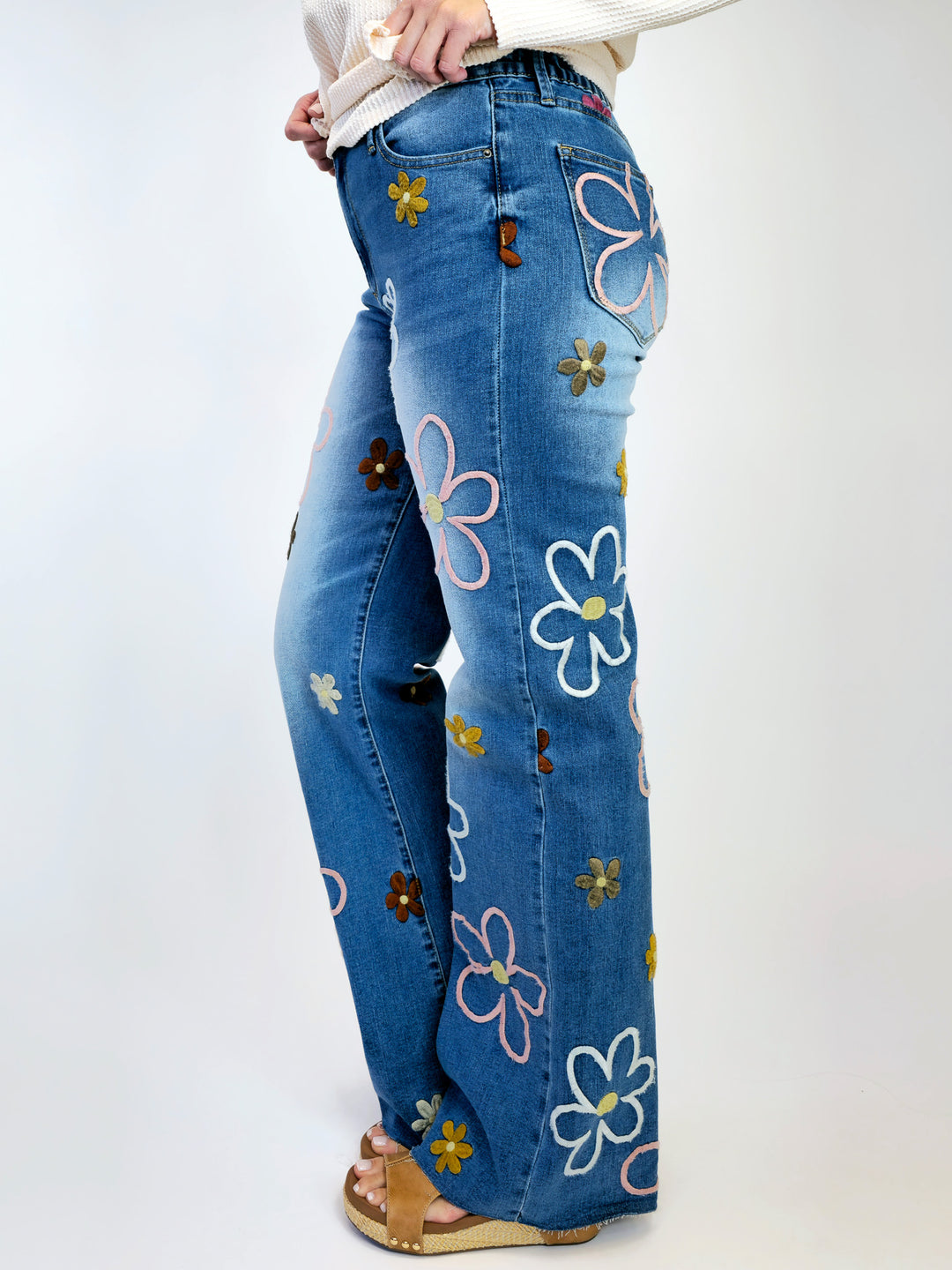 FLOWER EMBROIDERY DENIM PANTS - DENIM