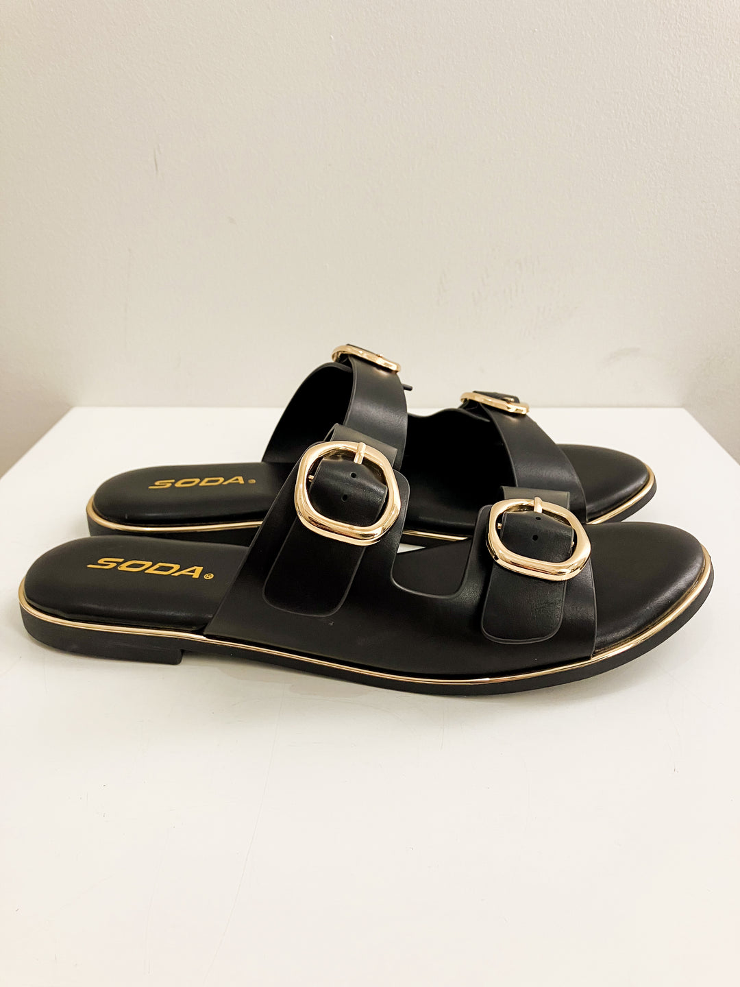SODA DOUBLE BUCKLE ARINA SANDALS - BLACK/GOLD