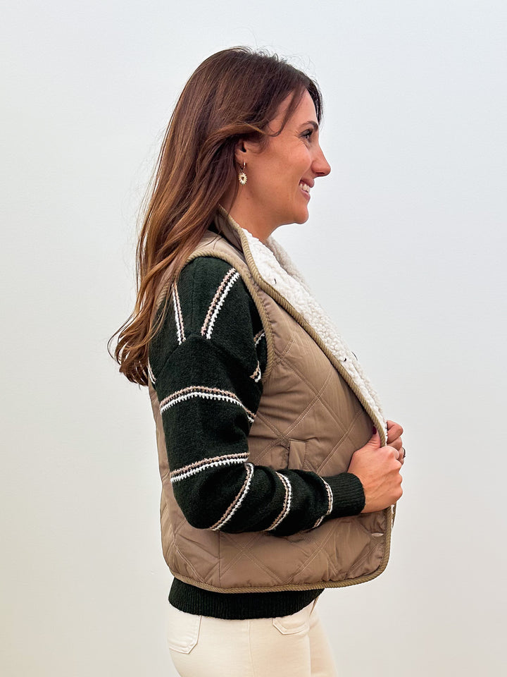 REVERSIBLE SHERPA QUILTED VEST - SAND