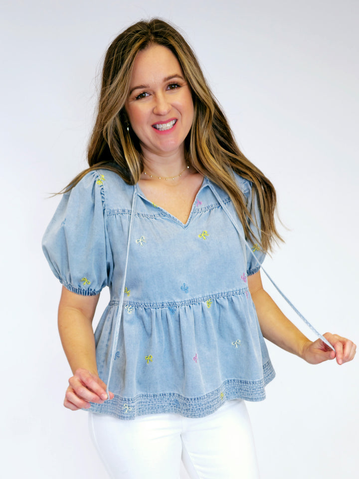 EMBROIDERED BOW CHAMBRAY TOP - LIGHT DENIM