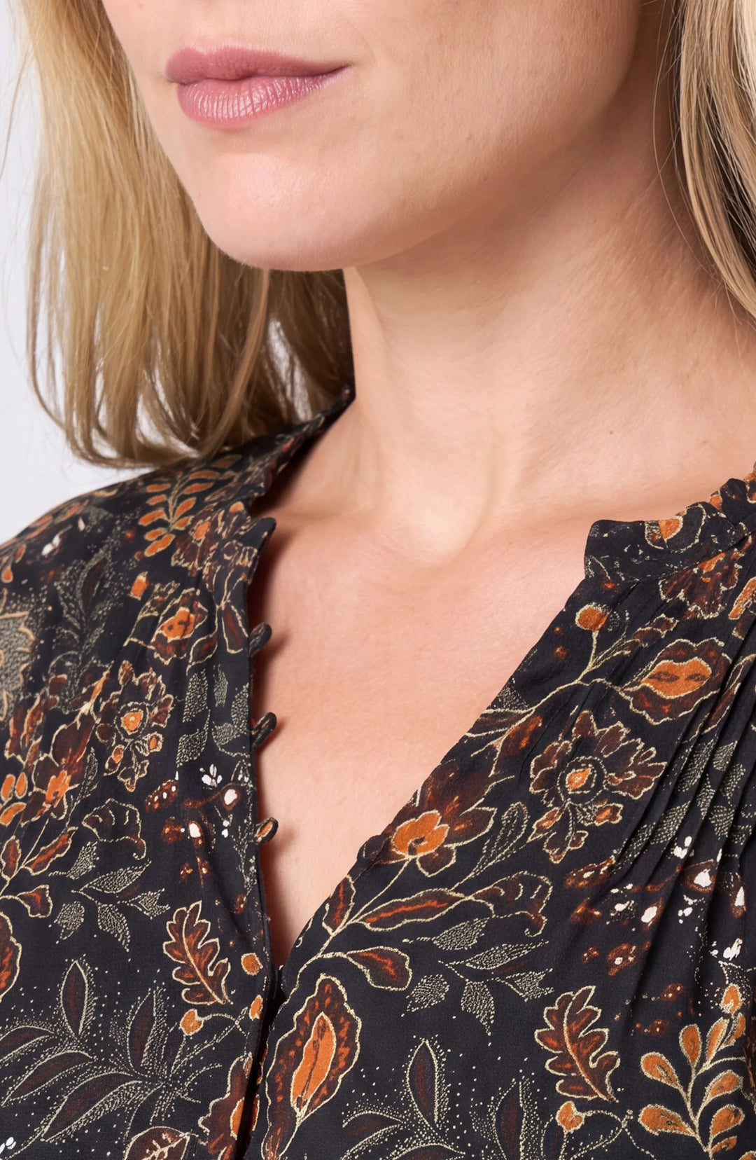 PETITE L/S WOVEN BLOUSE W/PINKTUCKS - BLACK/RUST MULTI