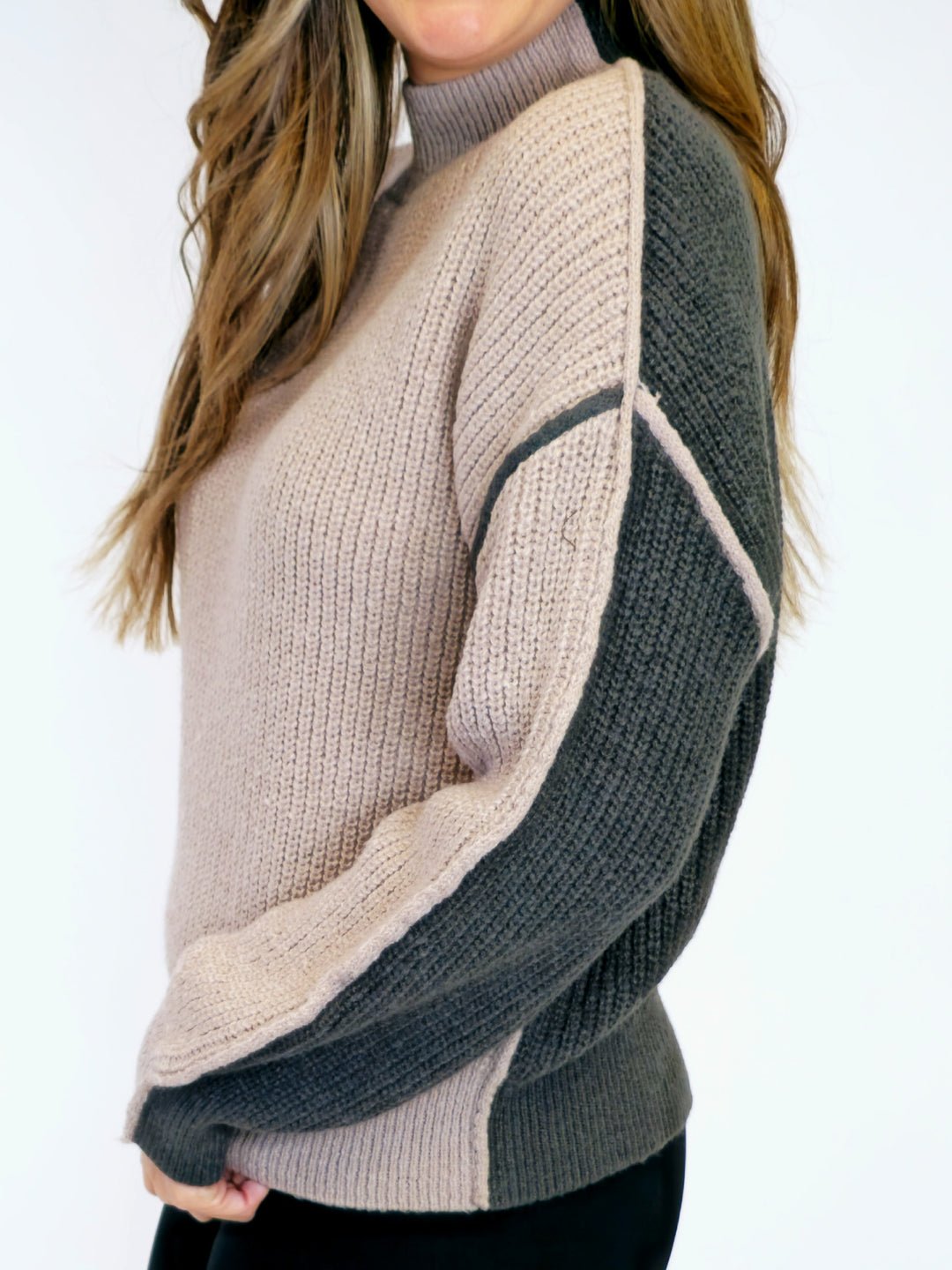 COLOR BLOCK MOCK NECK SWEATER - MOCHA