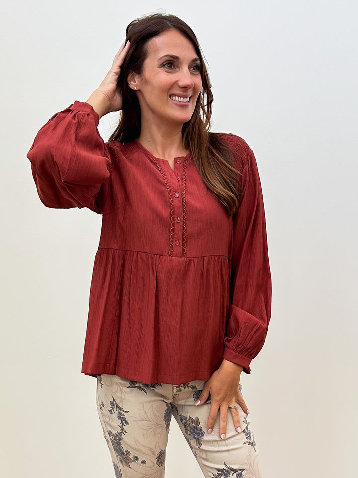 L/S CRINKLE TEXTURED BABYDOLL BUTTON TOP - CLAY
