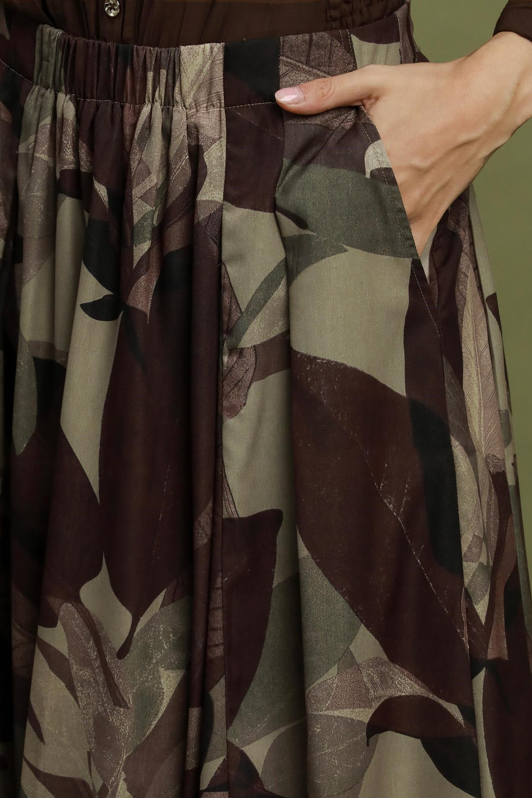 LEAFY PRINT FLOWY MAXI SKIRT - BROWN
