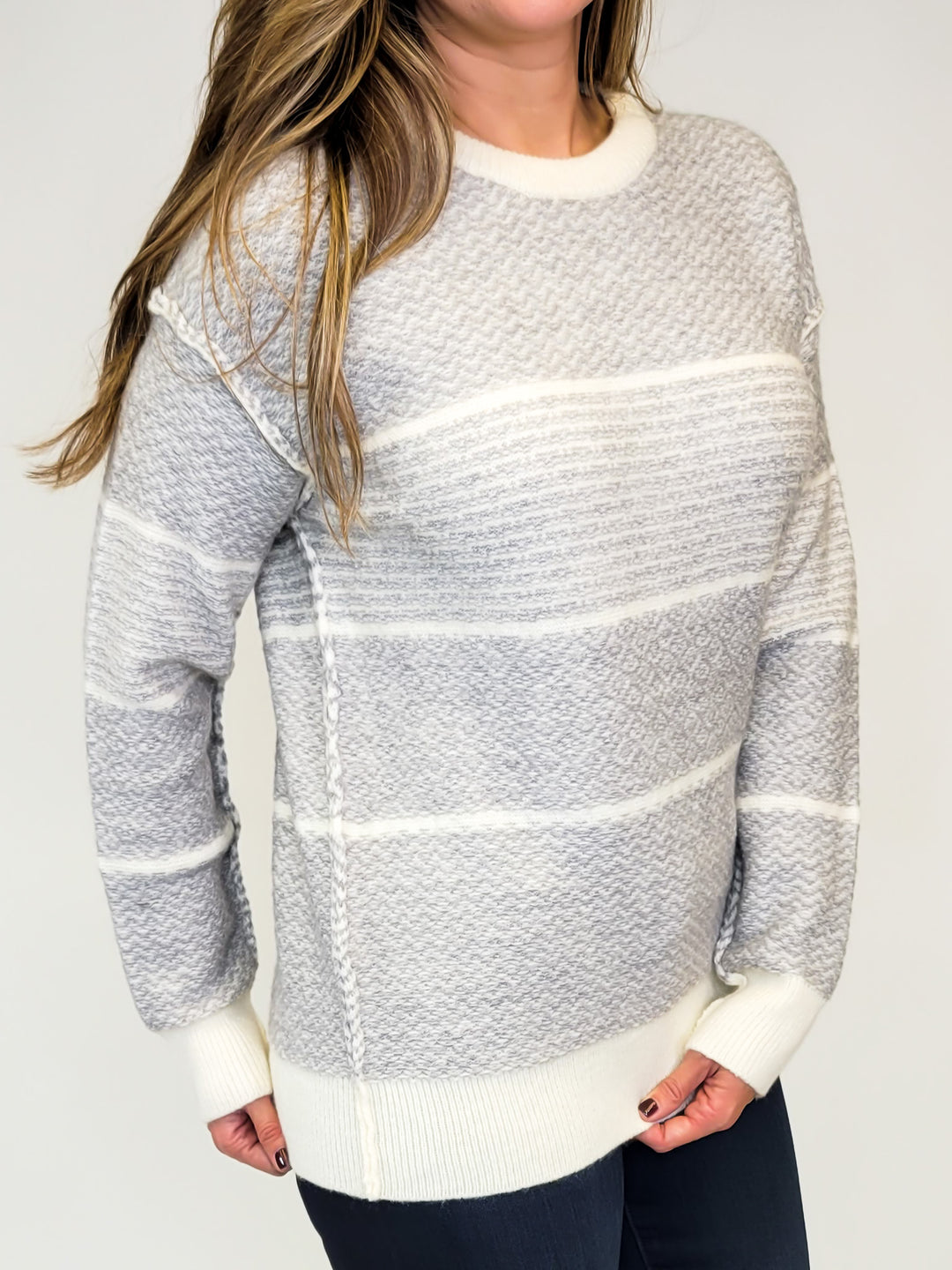 TEXTURED TWO-TONE PULLOVER SWEATER - GREY