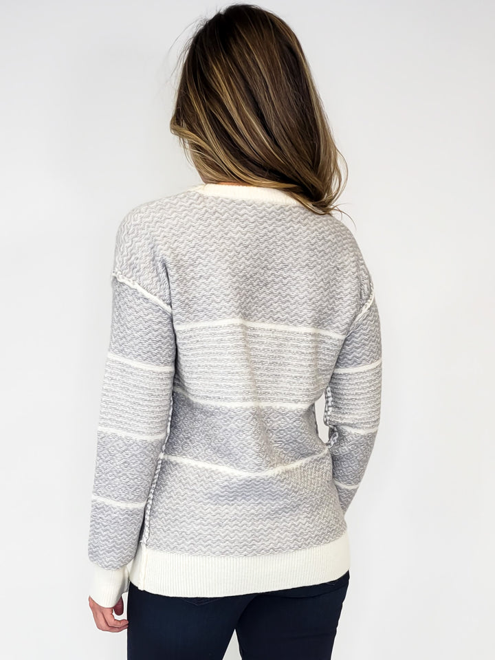 TEXTURED TWO-TONE PULLOVER SWEATER - GREY