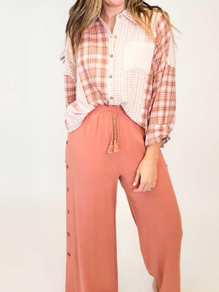 MIXED PLAID CROPPED BUTTON UP TOP - BLUSH
