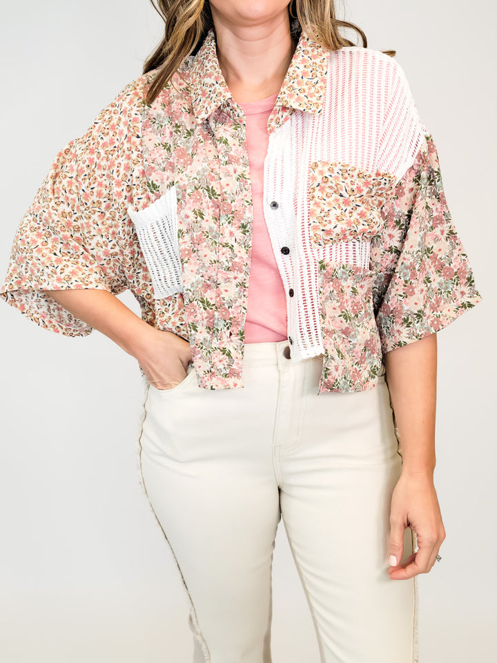 CROPPED FLORAL AND CROCHET BUTTON UP TOP - WHITE/MAUVE