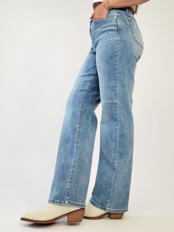 JUDY BLUE HIGH RISE STRAIGHT JEANS - LIGHT WASH - 32" INSEAM