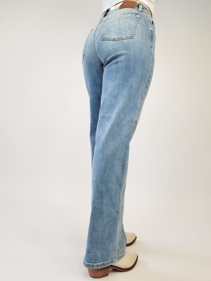 JUDY BLUE HIGH RISE STRAIGHT JEANS - LIGHT WASH - 32" INSEAM